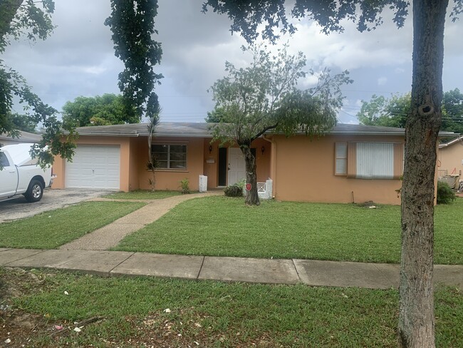 Building Photo - 4324 NW 38th Ter