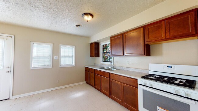 Building Photo - 430 N 39th St