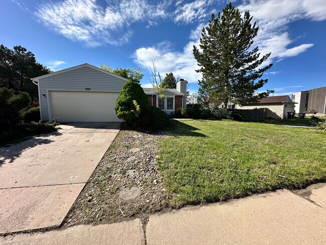 Building Photo - 4 Bedroom 2 Bathroom Single-Family Home in...