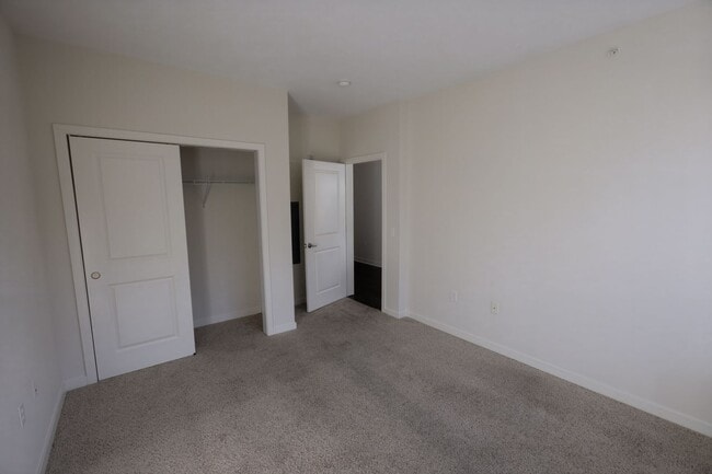 Interior Photo - One Glover