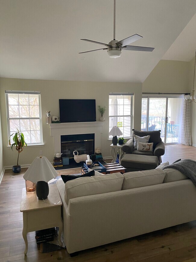 Foto del edificio - 324 River Forest Rd