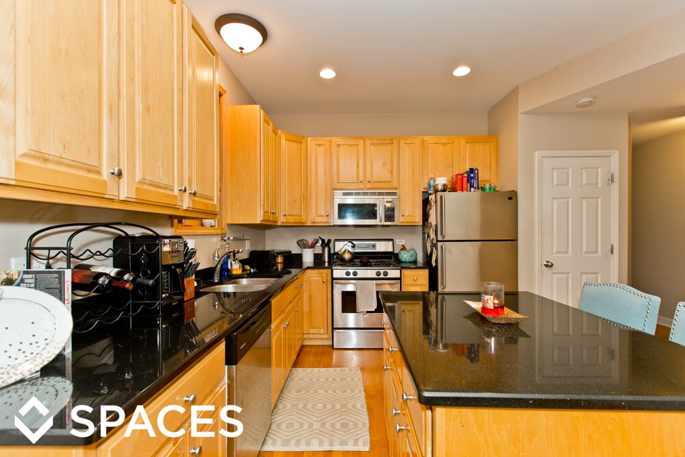 Primary Photo - 1526 N Hudson Ave