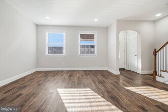 Building Photo - 3426 Parklawn Ave