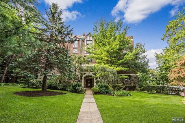 Foto principal - 100 W Palisade Ave