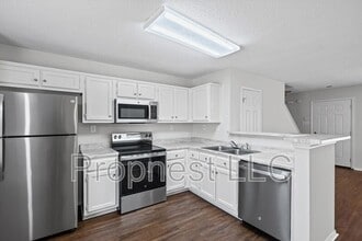 Building Photo - 807 Barrington Woods Cove