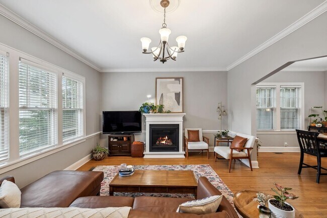Foto del edificio - 813 Kenwood Pkwy