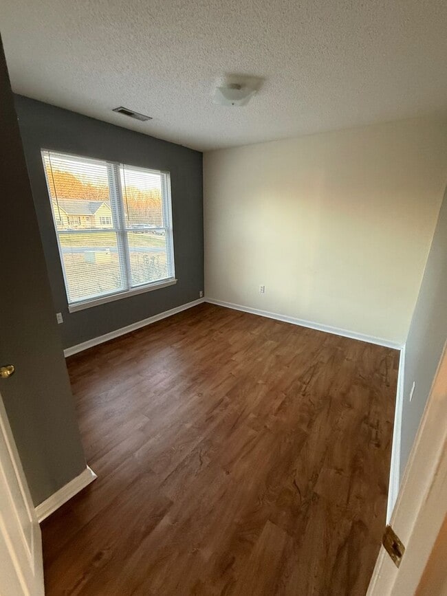 Foto del edificio - Home with 3 Bedrooms, 2 Baths & Single Attached Garage in Catawba NC