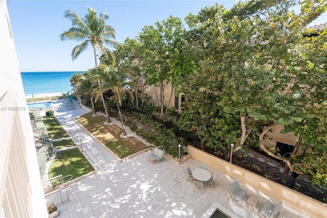 Building Photo - 1021 Hillsboro Mile