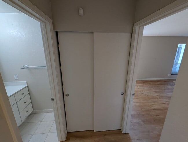 Building Photo - Spacious 2/1 Condo near BART Available Now!