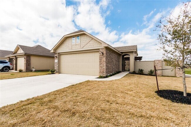 Building Photo - 2104 Pindos Pony Way