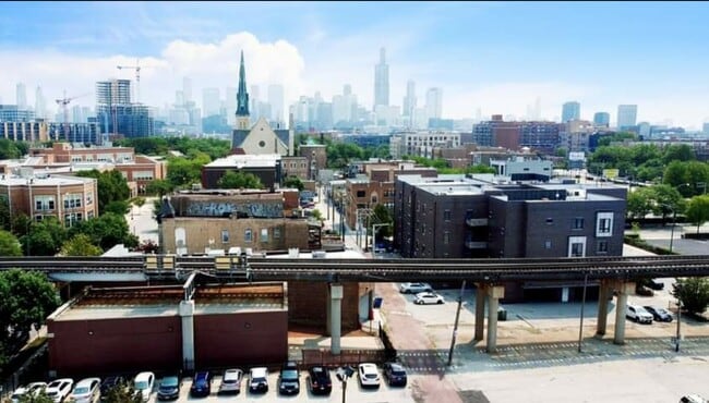 Building Photo - 100 N Hermitage Ave