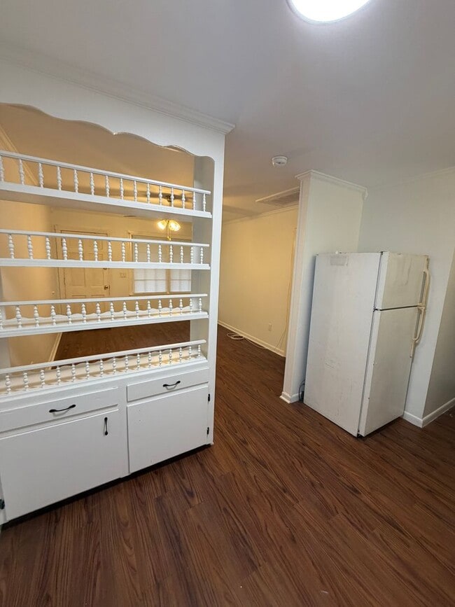 Building Photo - 8838 Deerwood Dr