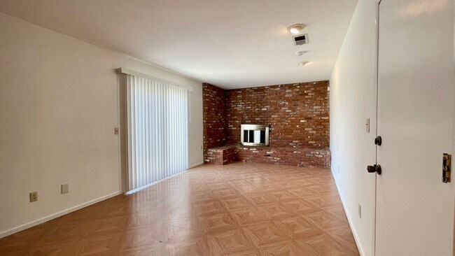 Foto del edificio - 4 Bedroom 2 Bathroom House with Fenced Yard in SLO