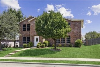 Building Photo - 2380 Somerset Dr