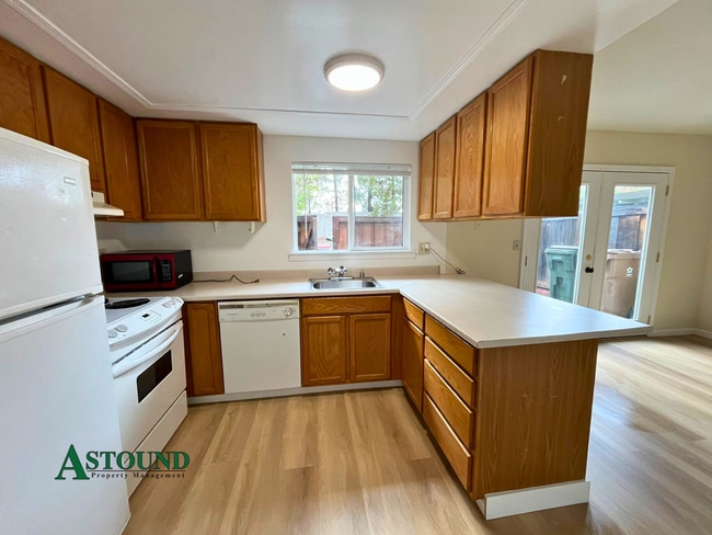 Building Photo - 68 Fountainhead Ct