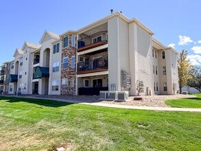 Building Photo - 12233 W Cross Dr