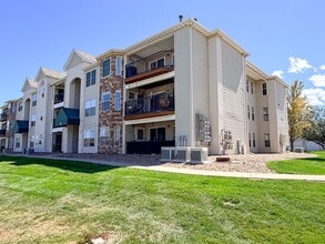Building Photo - 12233 W Cross Dr