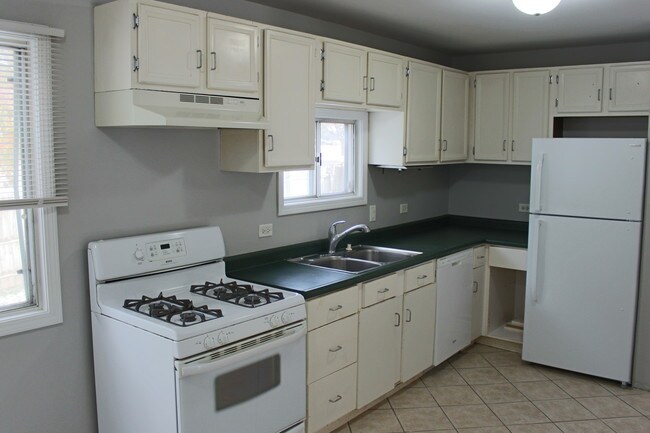 Building Photo - 471 Laura Ct