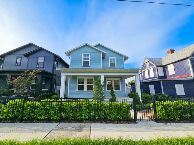 Building Photo - 408 E Oak Ave