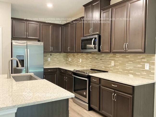 Foto del edificio - 2804 Grand Kemerton Pl