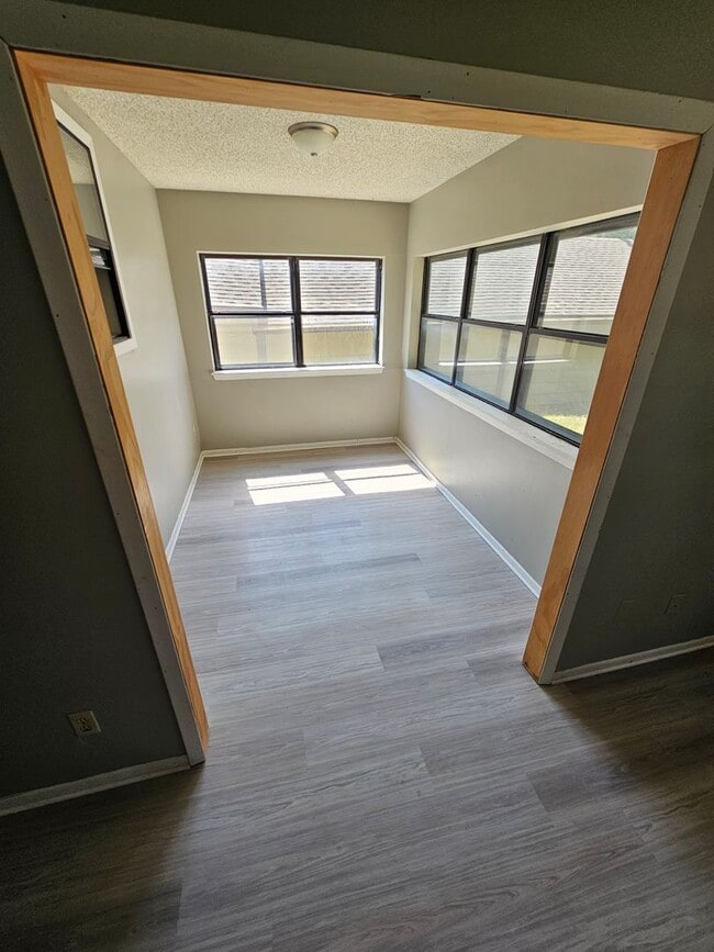 Building Photo - 1319 Westbrook St Condo - 2 bedroom 2 bath...