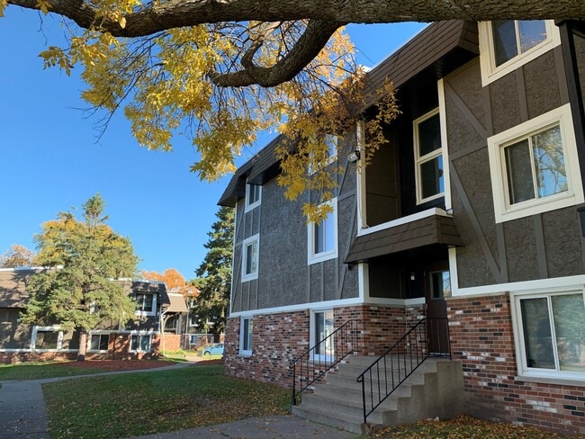 Building Photo - Moonraker Apartments