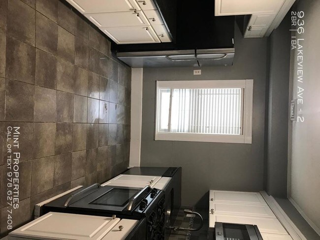 Building Photo - 2 Bedroom Apartment with Den/office