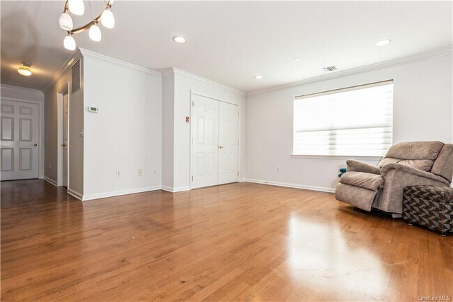 Foto del edificio - 100 Woodcrest Ln