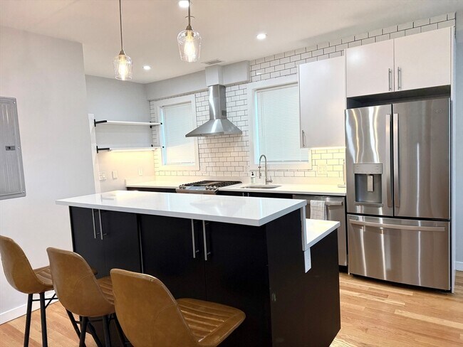 Building Photo - 79 Linden St