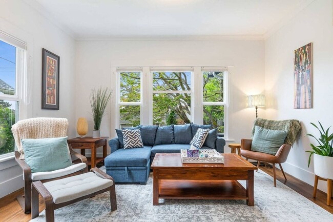 Building Photo - 3Bd/2.5Ba Seattle House