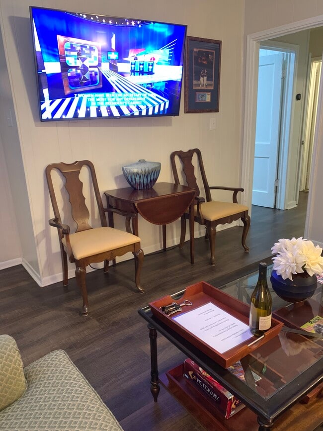 Living room - 242 Victory Dr SE