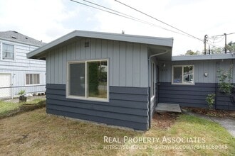 Building Photo - 1837 S 116th St