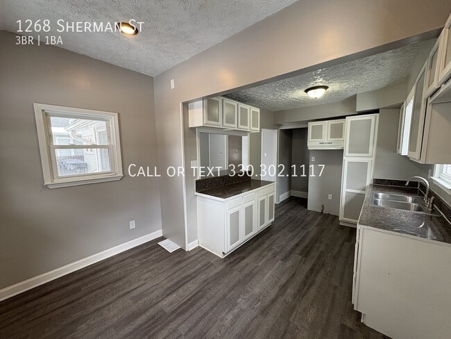 Building Photo - Three bedroom one bathroom home for rent