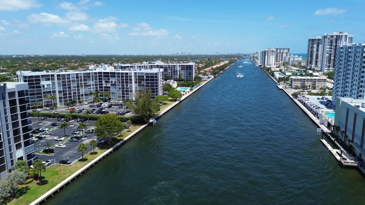 Foto del edificio - 800 Parkview Dr