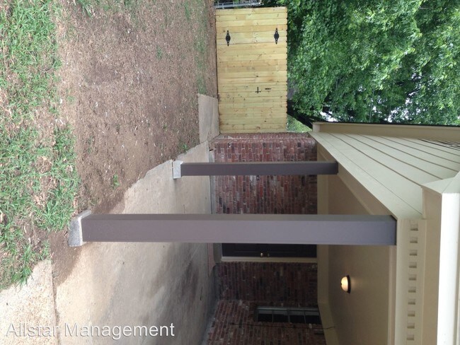 Building Photo - 2090 Brookhaven Dr