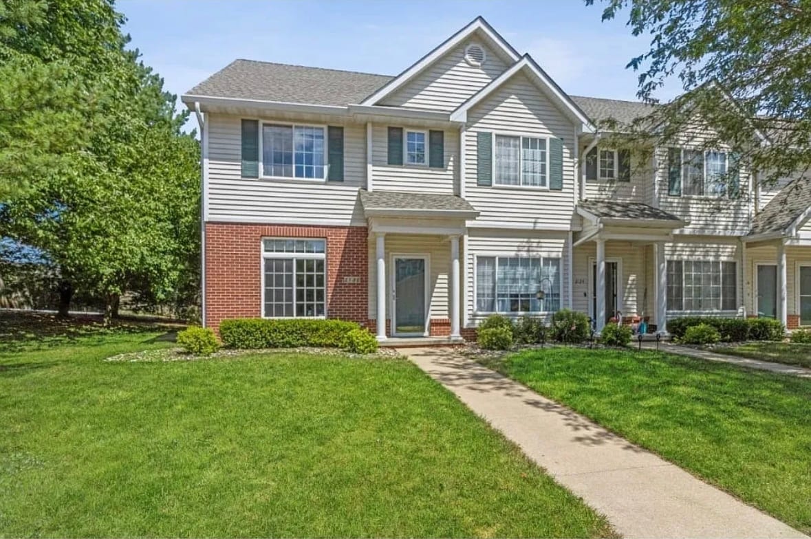 Primary Photo - 2132 Ridgeview Cir