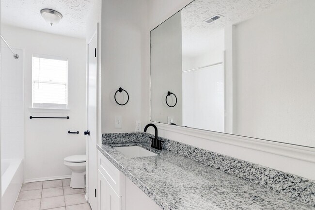 Foto del edificio - 23318 Bright Star Rd