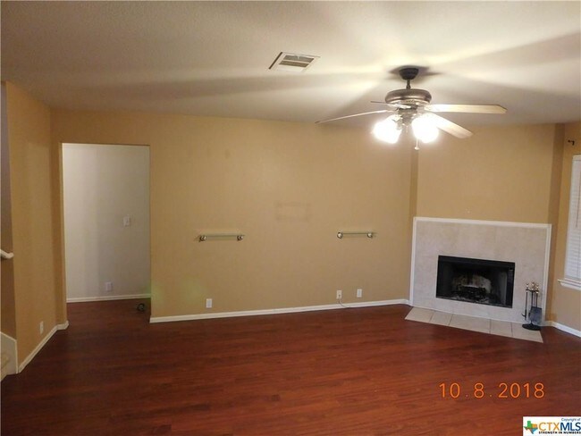 Foto del edificio - 1406 Sunflower Ln