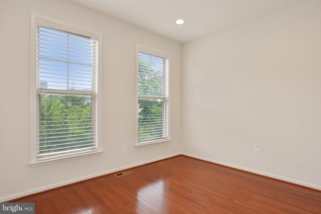 Building Photo - 42714 Ogilvie Sq