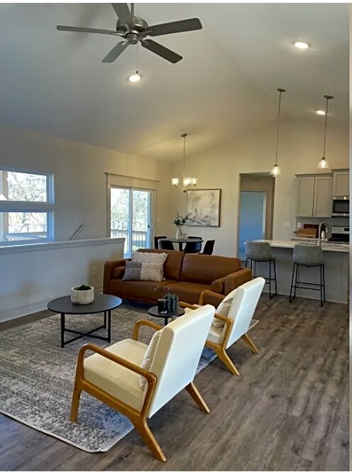 Building Photo - 10406 W Graber Cir