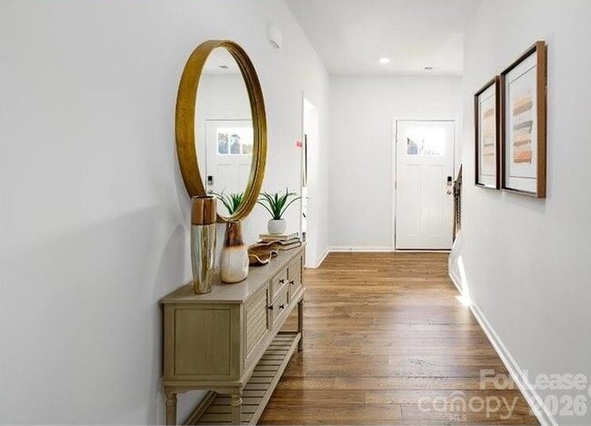 Foto del edificio - 1720 Vanderlyn St