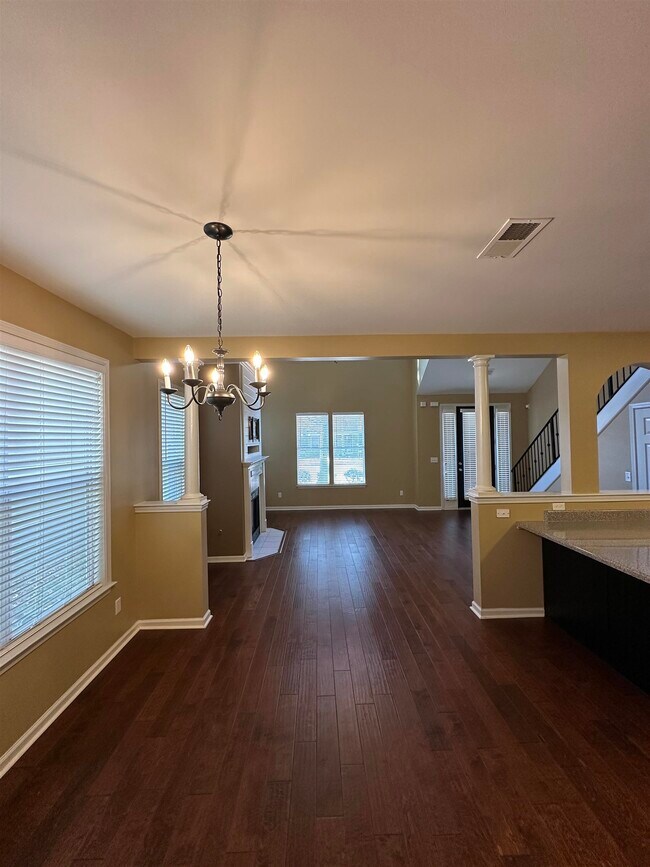 Foto del edificio - 1354 Island Pl E