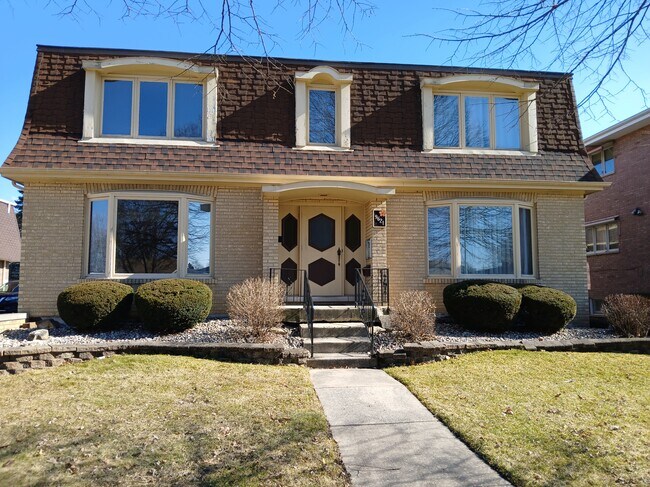 Building Photo - 9621 S Keeler Ave