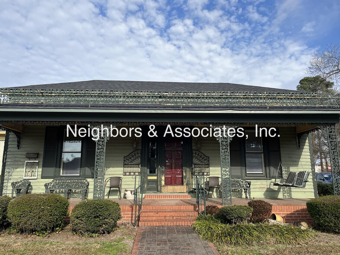 Primary Photo - 307 E Parrish Dr