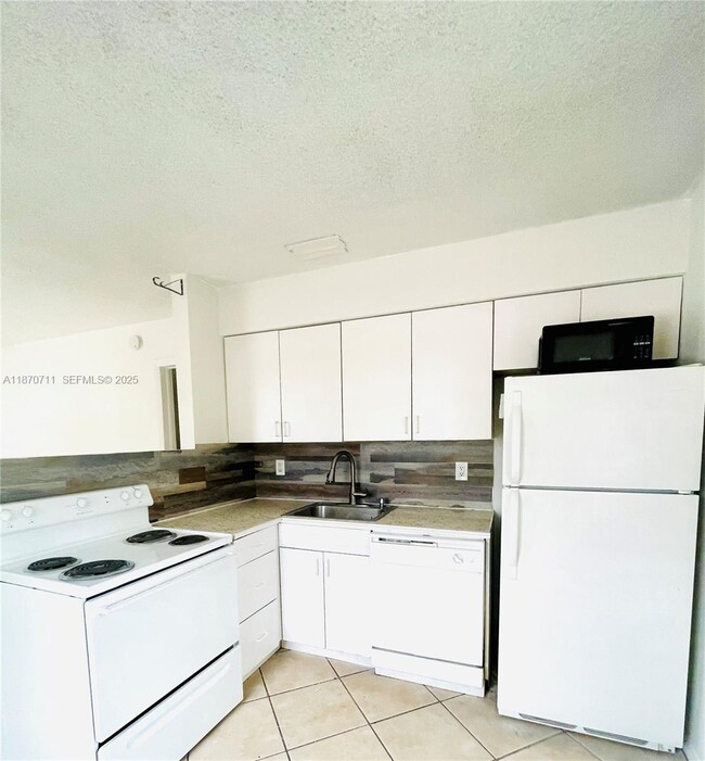 Building Photo - 400 SE 31st St