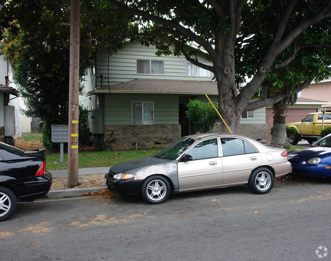 Building Photo - 530 Columbia Ave