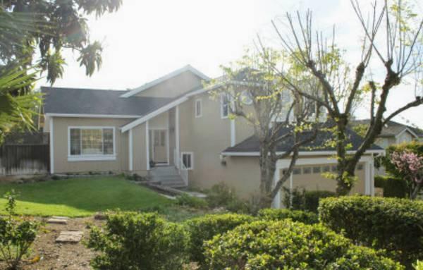 Building Photo - 174 Knightshaven Way