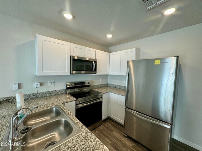 Building Photo - 478 Brandeis Dr