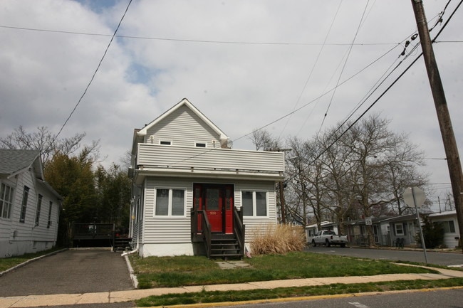 Building Photo - 500 18th Ave