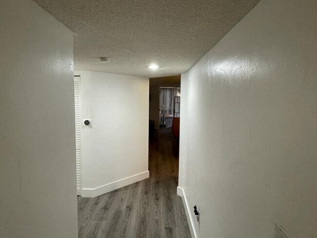 Foto del edificio - 7776 Trent Dr